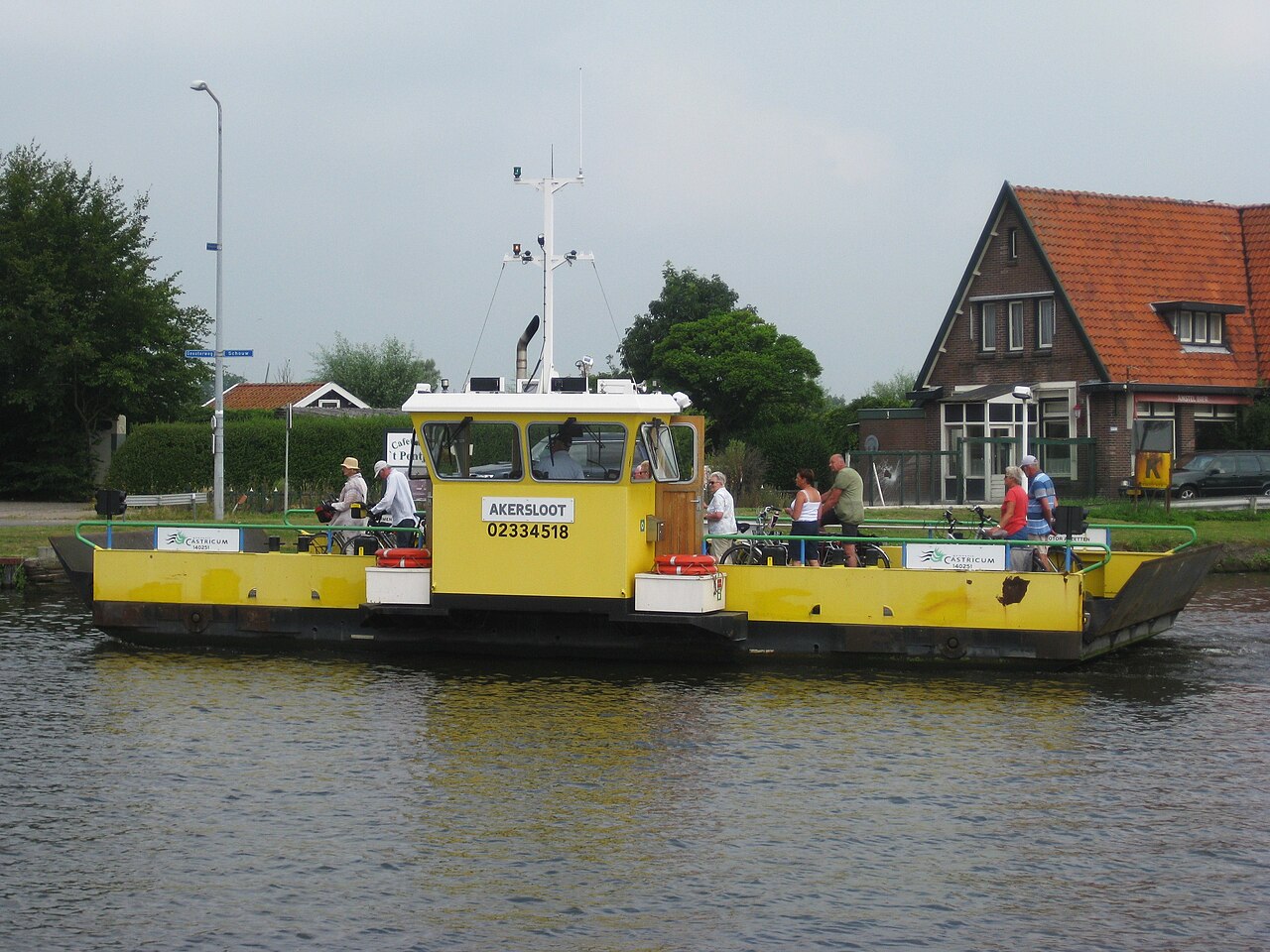 Veerpont over het Noordhollandsch Kanaal bij Akersloot vaart vanaf 4 juni 2010, na 132 jaar oude kabelpont.