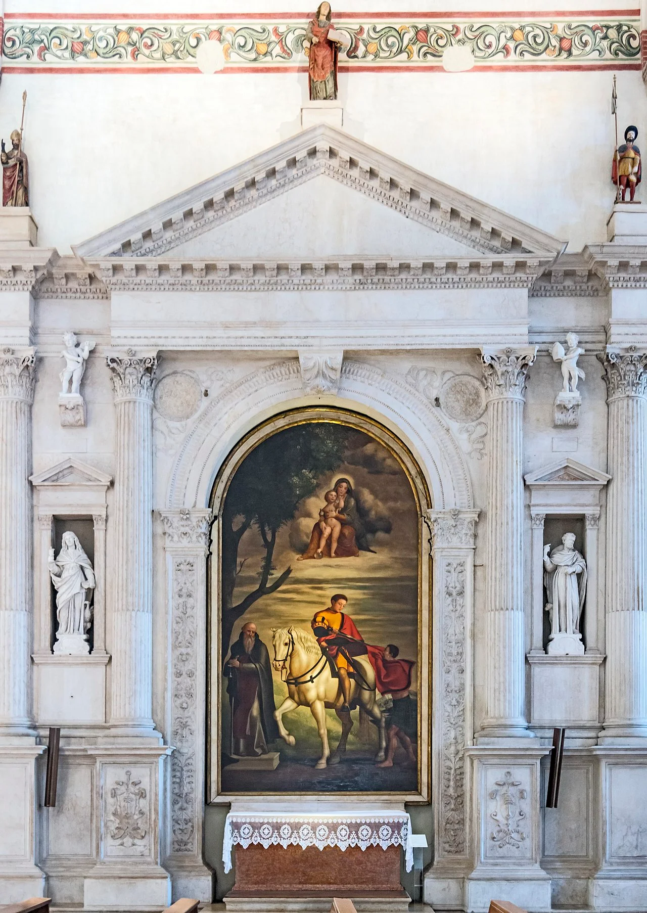 Photo of Altare