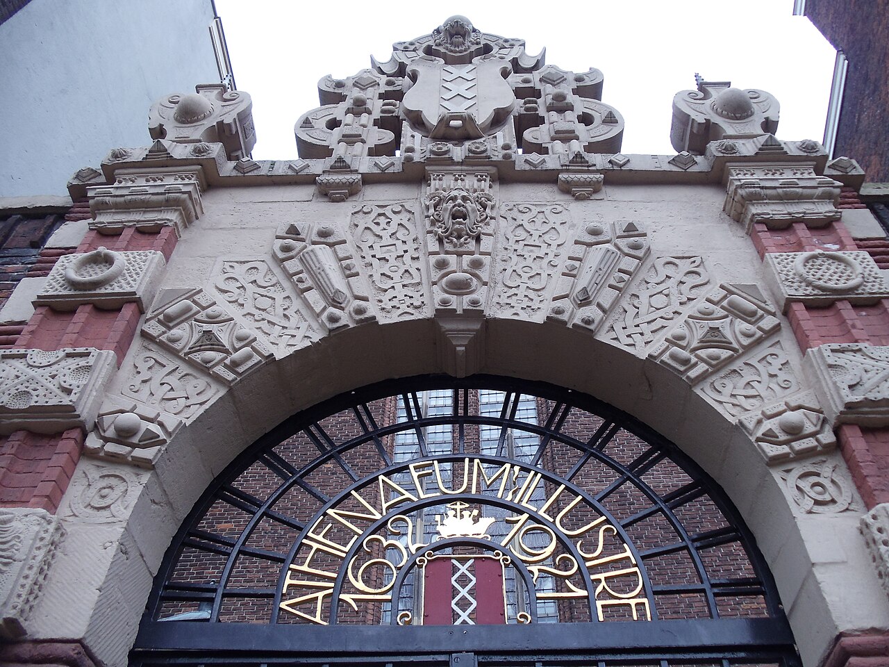 The gate to the Agnietenkapel, where the University of Amsterdam was founded as the Athenaeum Illustre in 1632