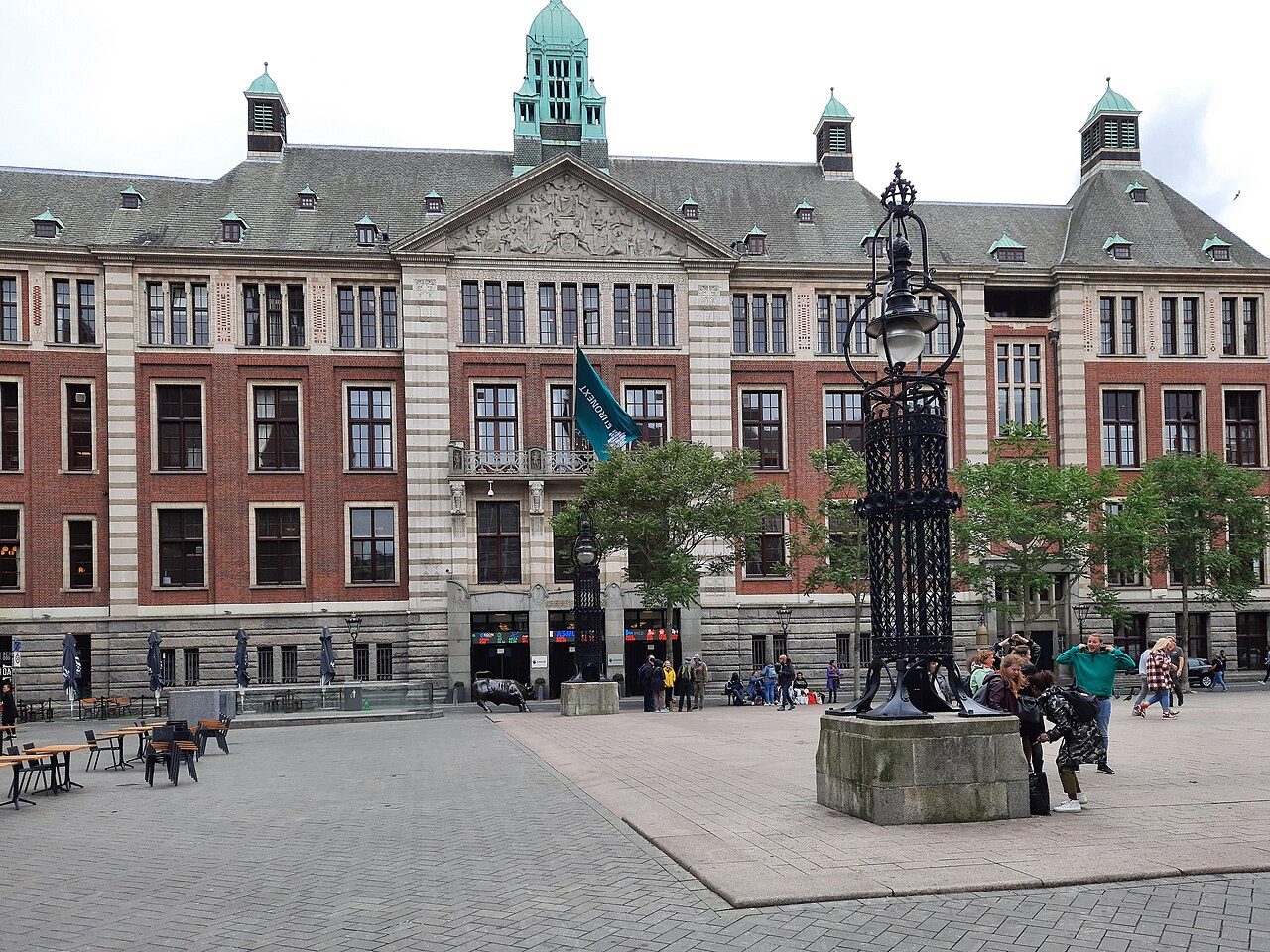 Amsterdam ist die Hauptstadt und bevölkerungsreichste Stadt des Königreichs der Niederlande und belegt den 18. Rang der größten Städte der Europäischen Union.