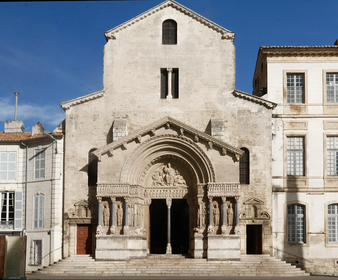 Photo of Arles