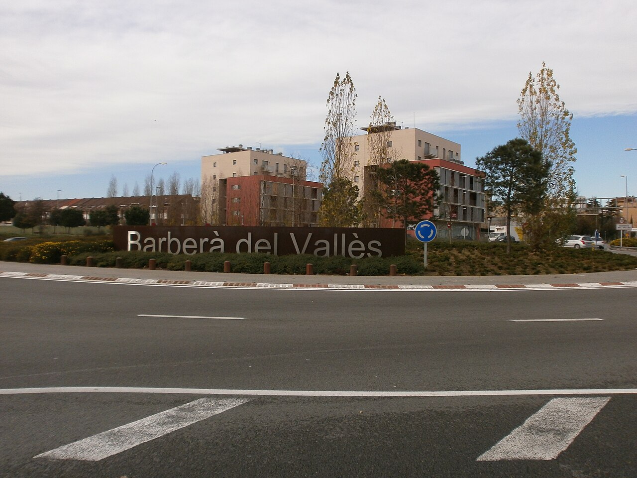 Знак Barberà del Vallès  на кільцевій розв'язці