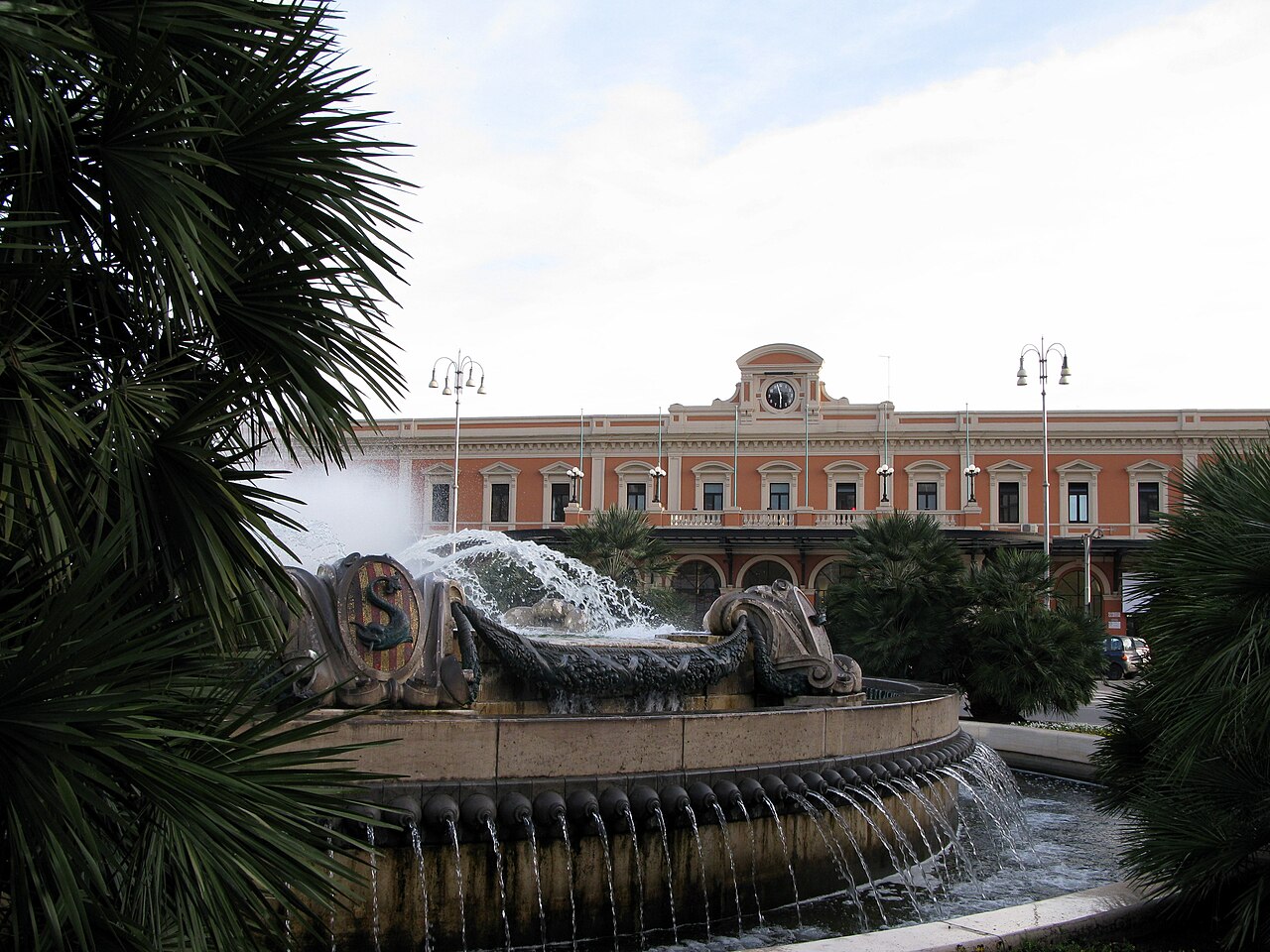Bari Central Station, Piazza Aldo Moro,
Bari, Puglia, Italy