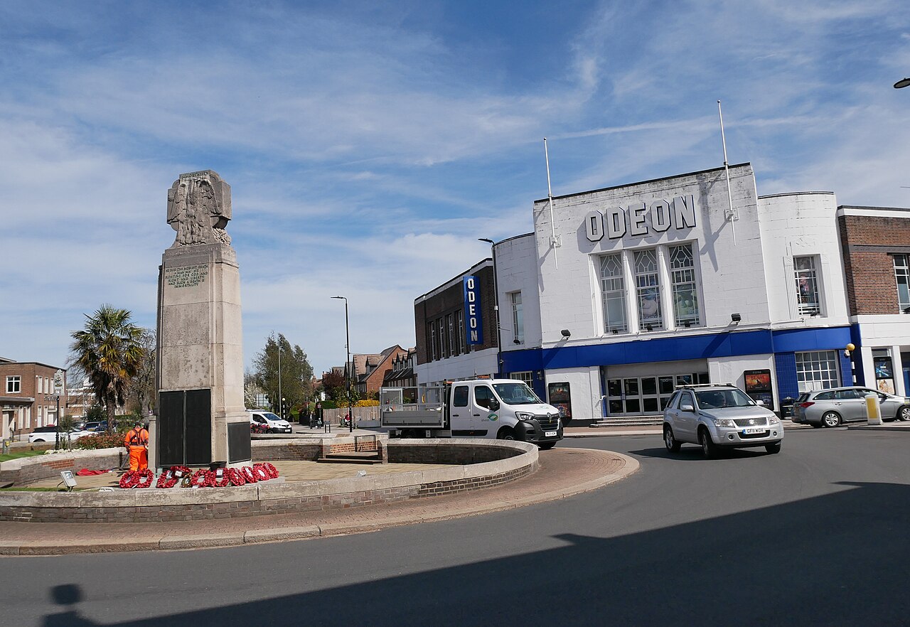 The Grade II listed Beckenham War Memorial and Odeon cinema as seen from the south.