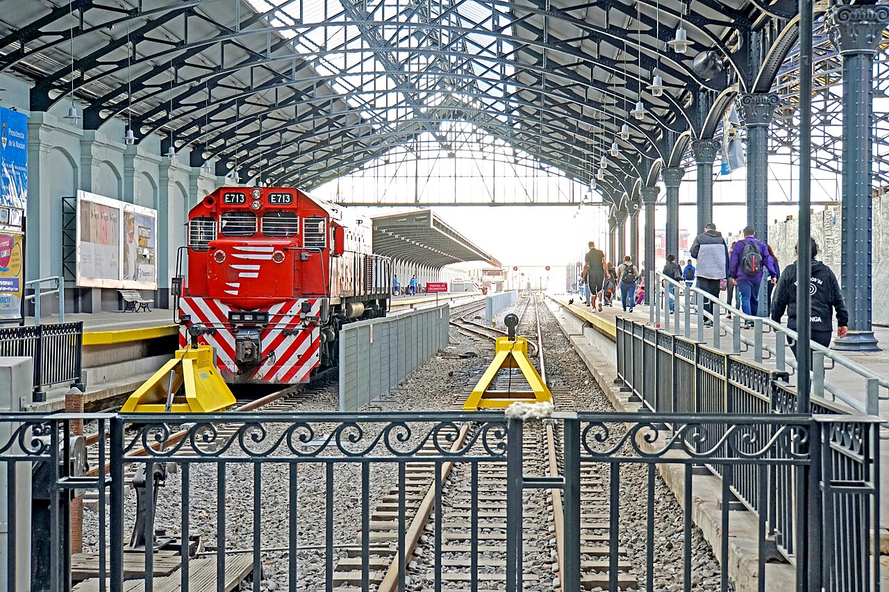 Retiro Belgrano is the terminus for the General Belgrano Railway.
What amazed me was that in this area are 3 different railway stations, a subway and large bus terminal - all centralized in one place.