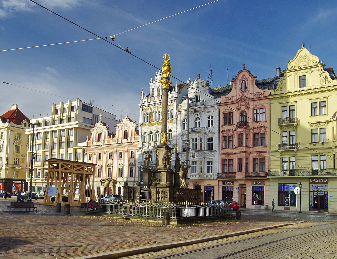 Am Platz der Republik, Vordergrund Pestsäule