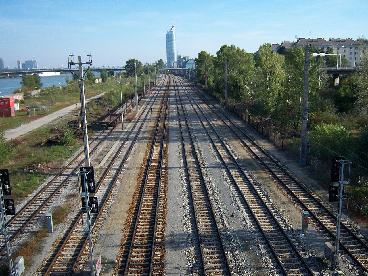 Bahnhof Wien Brigittenau, Donauuferbahn, gesehen 2008 vom Nordsteg (seit 2009: Steinitzsteg)