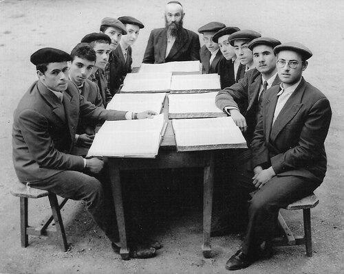 Yeshiva Tomchei Temimim Brunoy Students in 1961
