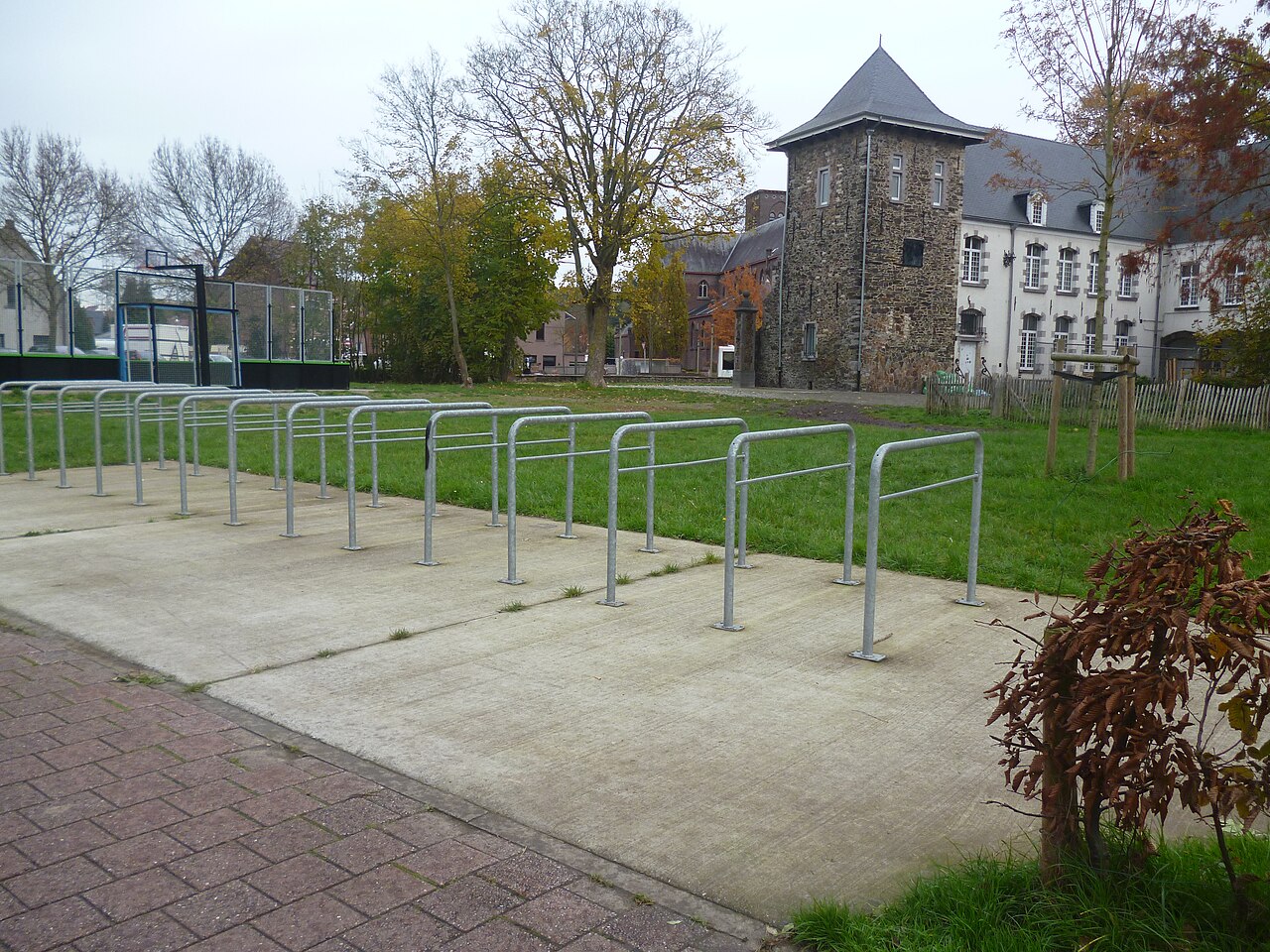 fietsenstalling Park van Buizingen achterkant jeughuis eenders