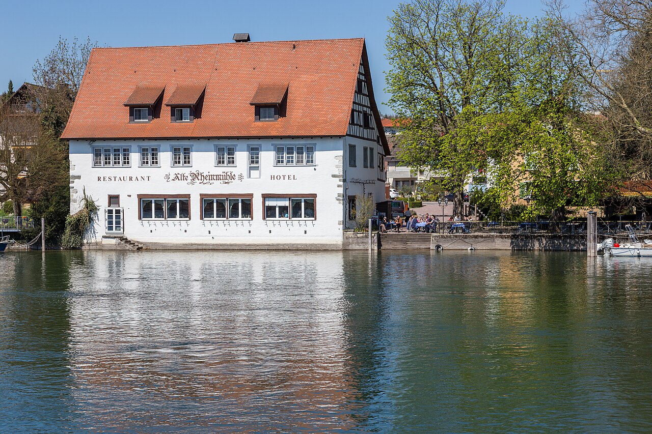 The ‘Alte Rheinmühle’ was built in 1674 as a mill with an internal mill wheel and has been used as a hotel and restaurant for decades. Büsingen is a German exclave surrounded by Switzerland.