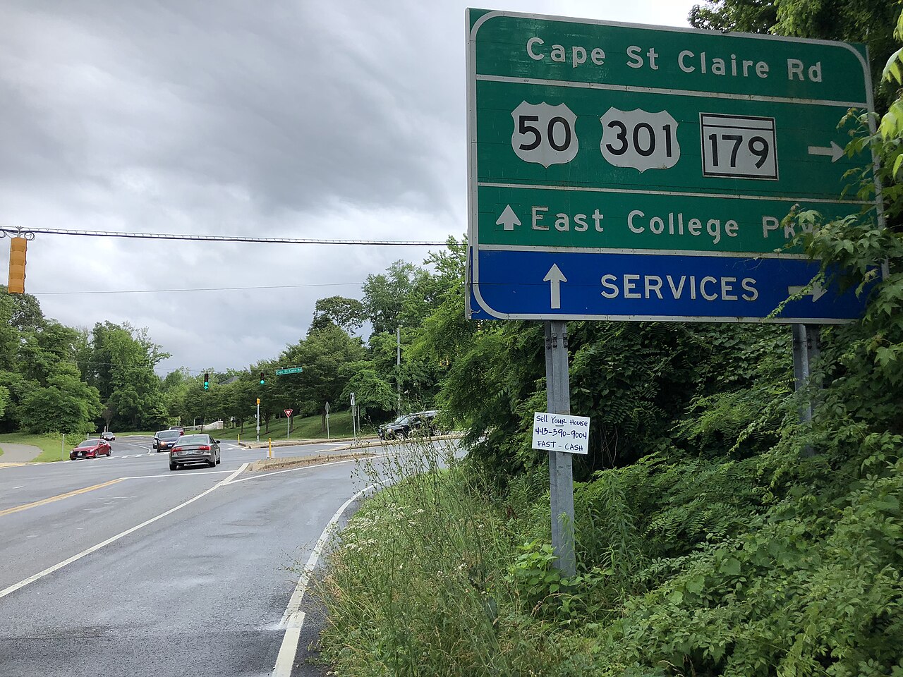 View south along Maryland State Route 931 (College Parkway) at Maryland State Route 179 (Cape Saint Claire Road) in Cape Saint Claire, Anne Arundel County, Maryland