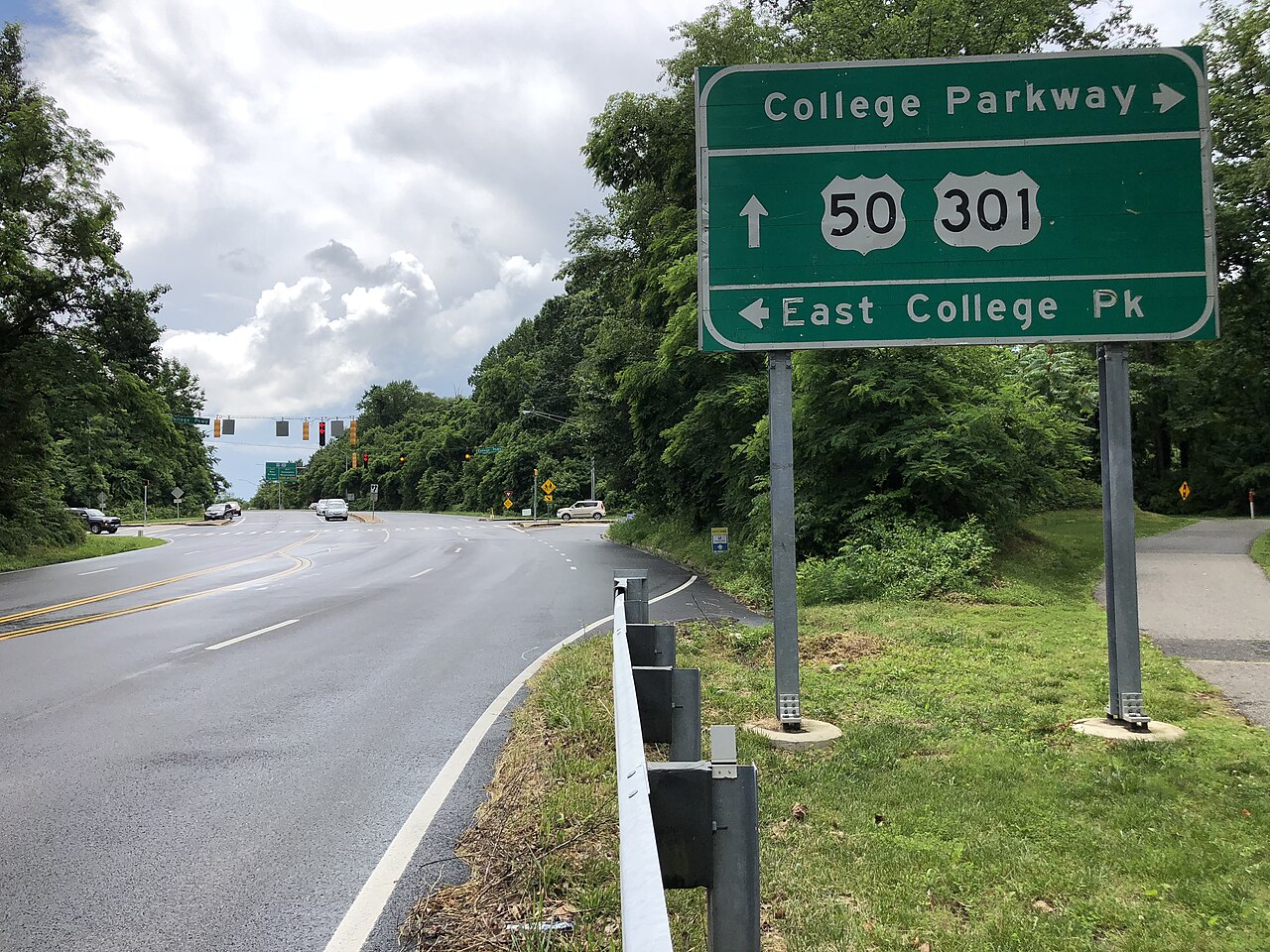 View west along Maryland State Route 179 (Cape Saint Claire Road) at Maryland State Route 931 (College Parkway/East College Parkway) in Cape Saint Claire, Anne Arundel County, Maryland
