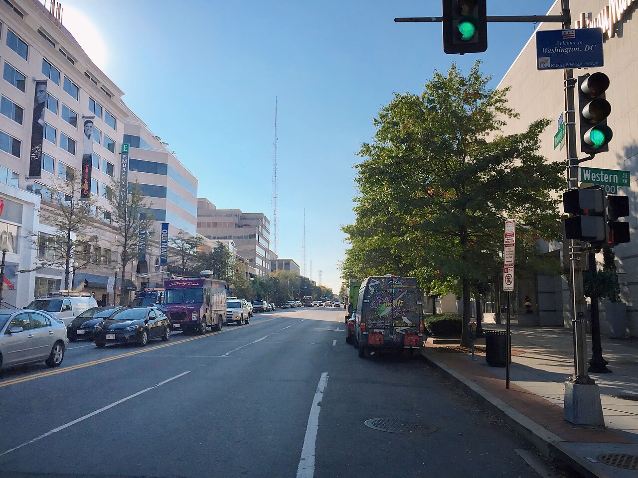 2016-10-21 09 47 20 View south along Wisconsin Avenue NW at Western Avenue NW, entering Washington, D.C. from Bethesda, Montgomery County, Maryland brighter