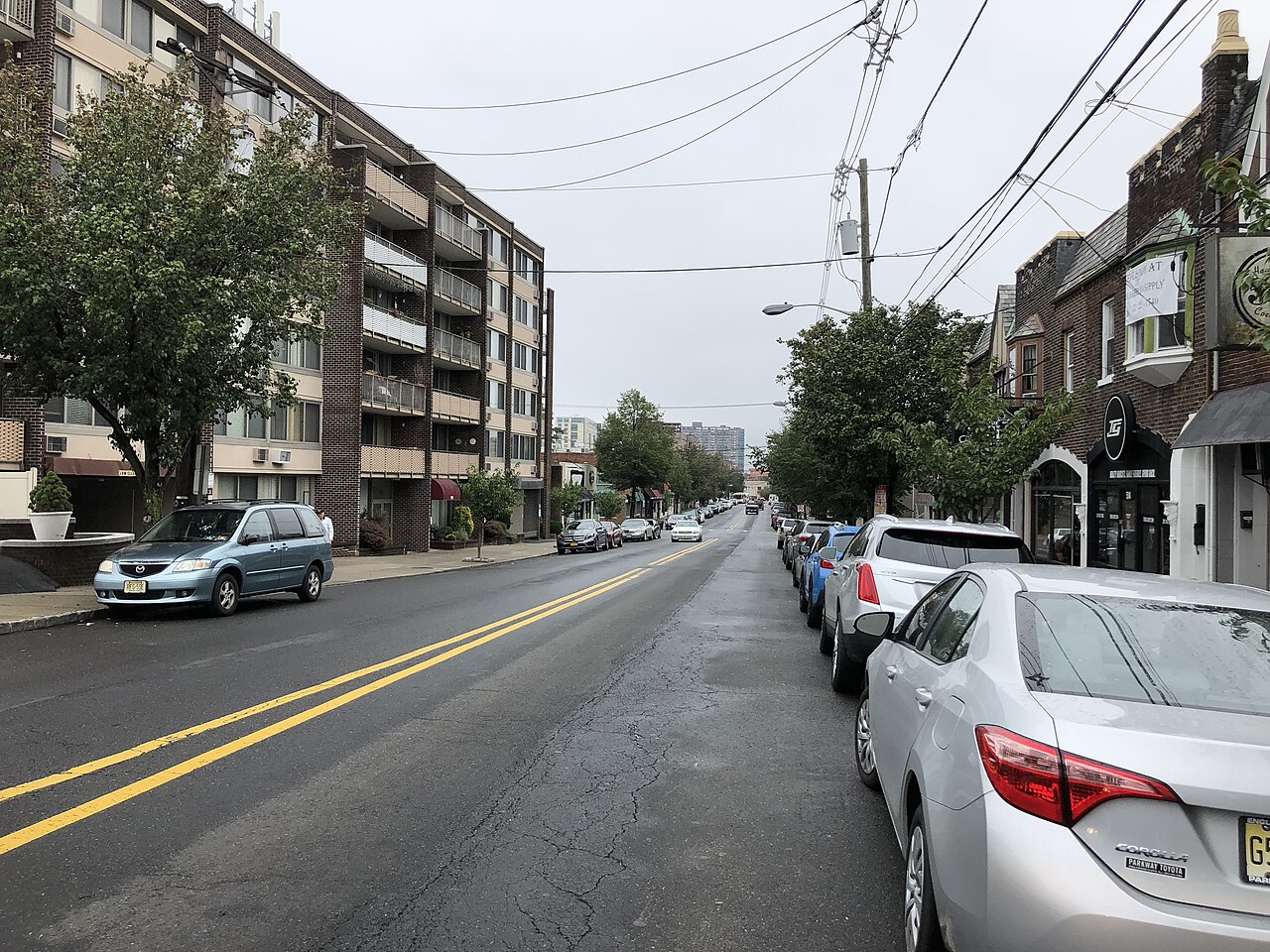 View north along Bergen County Route 29 (Anderson Avenue) between Bergen County Route 50 (Edgewater Road) and Greenmount Avenue in Cliffside Park, Bergen County, New Jersey