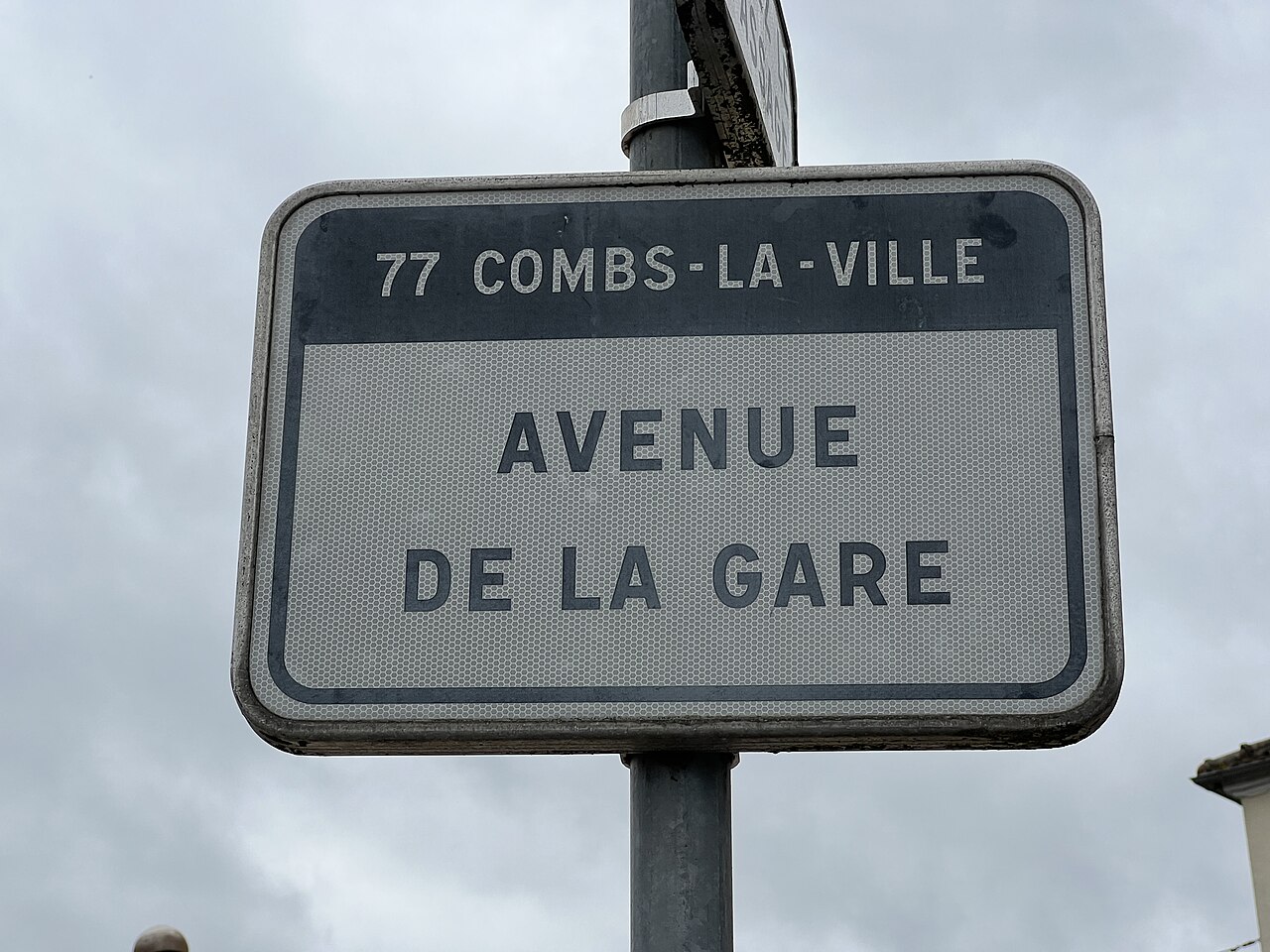 Plaque de l'avenue Gare, Combs-la-Ville.