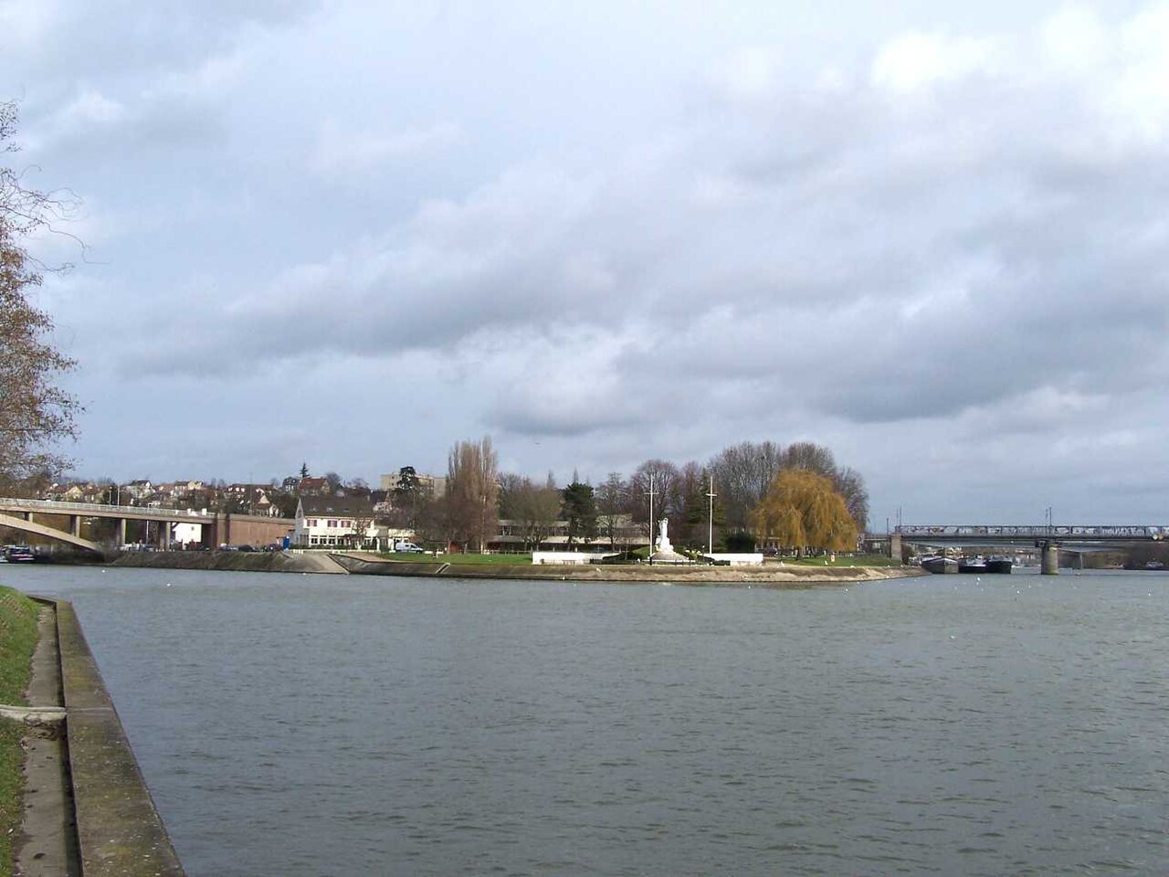 Fin d'Oise (End of Oise), meeting of the river Oise and the river Seine in Conflans-Sainte-Honorine (Yvelines, France)