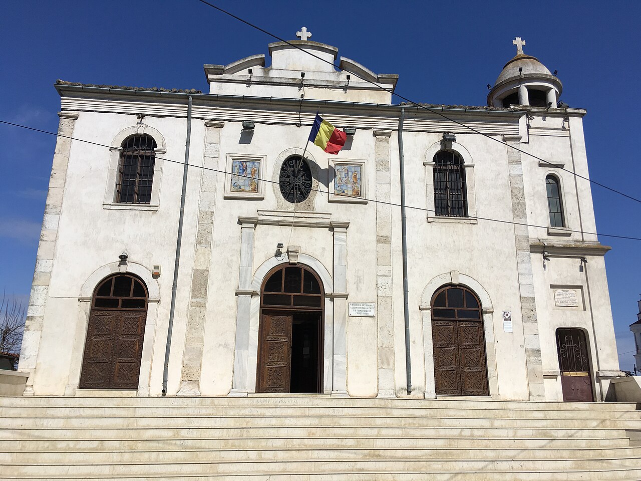 Biserica are hramul „Schimbarea la față” si este construită prin contribuția coloniei grecești din oraș, care a primit aprobarea sultanului Abdul-Aziz.