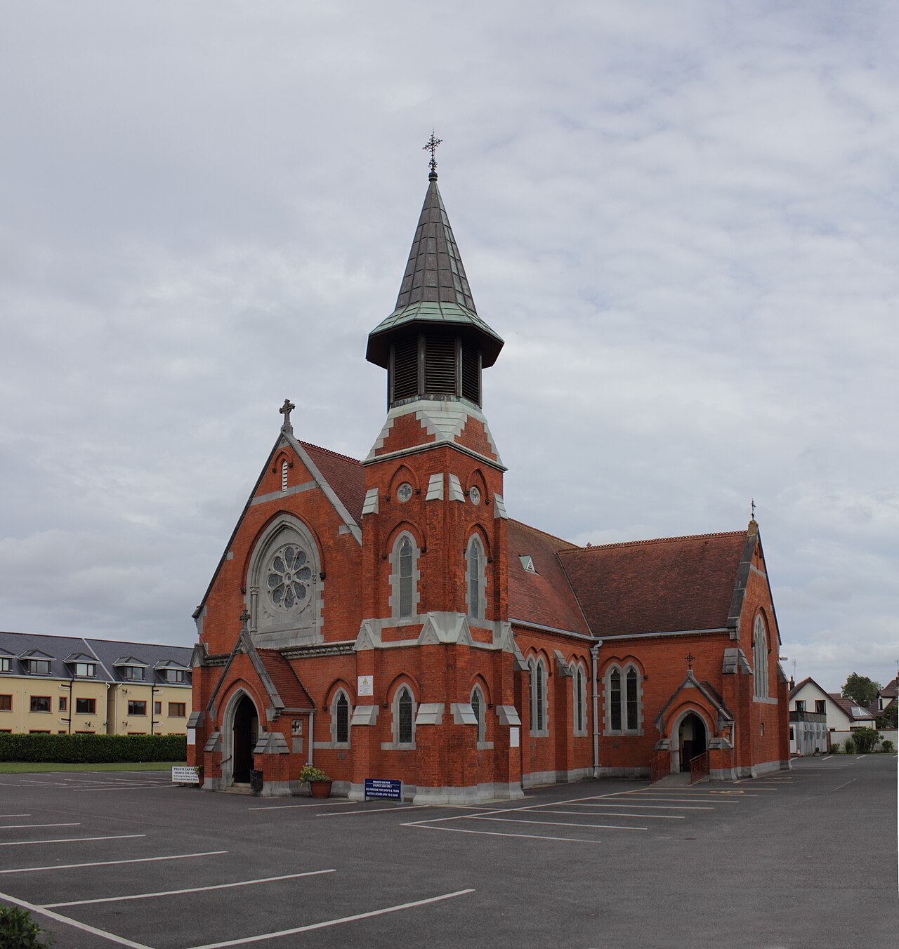 Eglise Saint Patrick (catholique) de Donabate, en Irlande
2 photos assemblées par Hugin