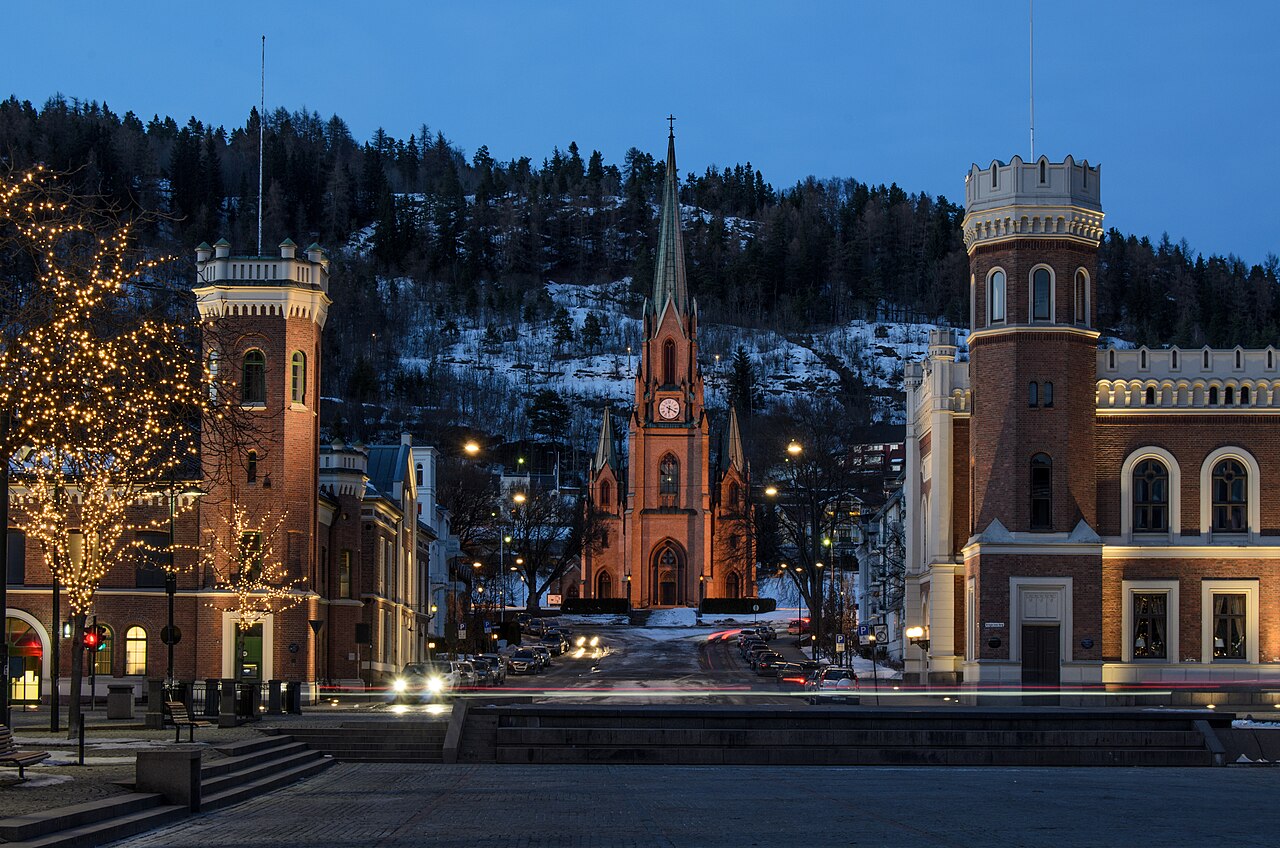 Bragernes church and Town hall in twilight in winter 2013