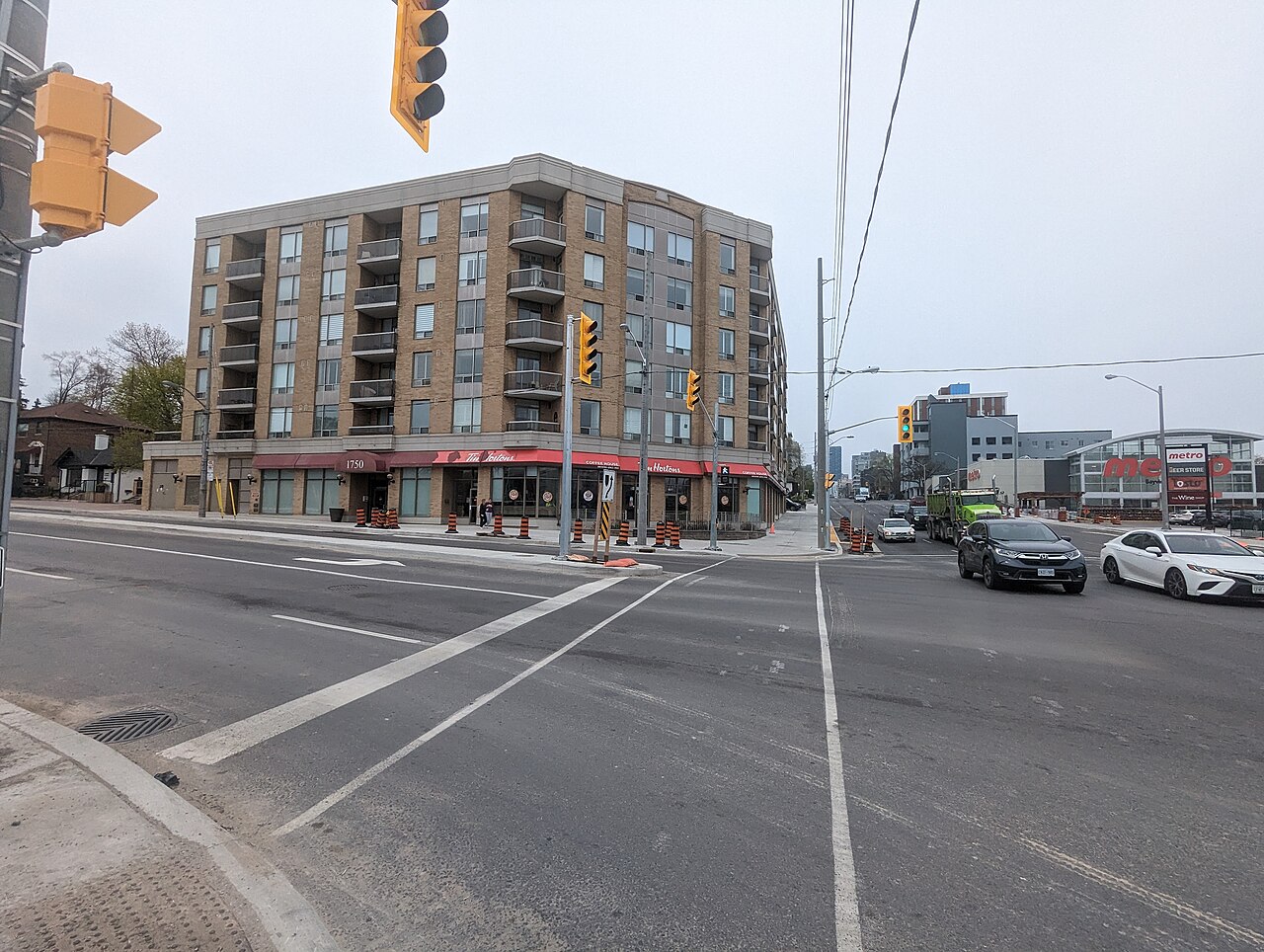 Intersection of Bayview and Eglinton, 2023 04 28