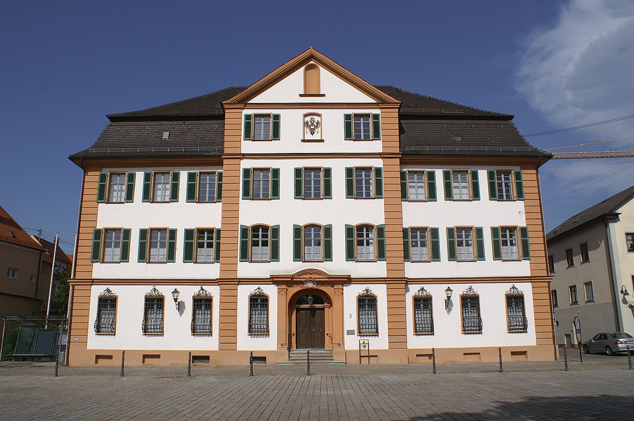 Das Ständehaus in Ehingen (Donau) wurde 1750 erbaut. Es diente von 1769/70 bis 1805 als Amtshaus der Schwäbisch-Österreichischen Landstände. Heute befindet sich in dem Gebäude das Amtsgericht