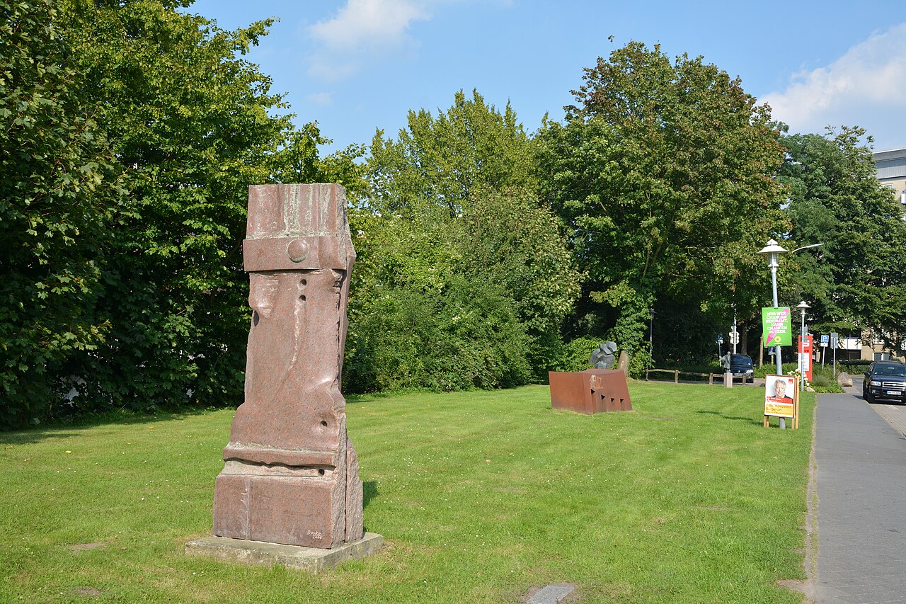 Der Skulpturengarten ist eine öffentliche Grünfläche am Ufer der Krückau in Elmshorn.[1]