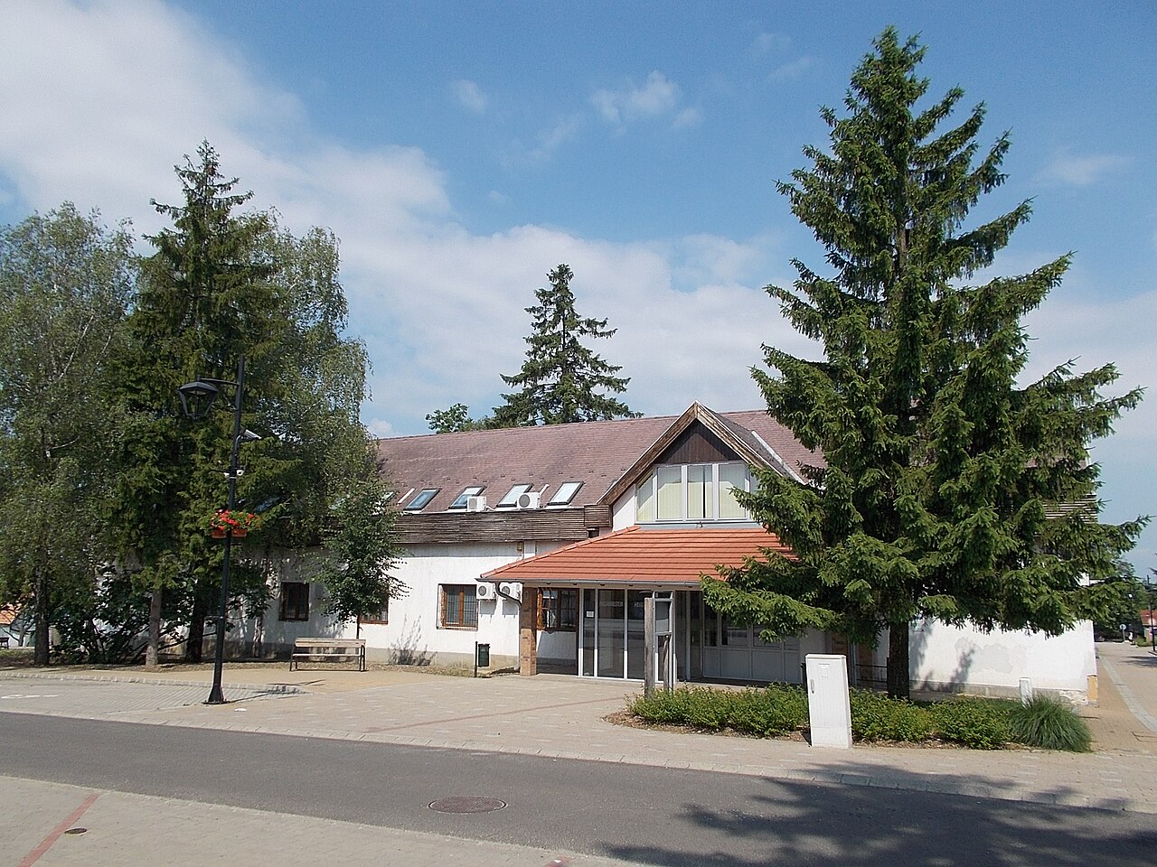 : Mayor's office. Village hall. - Fő tér/Szent István park, Erdőkertes, Pest County, Hungary.