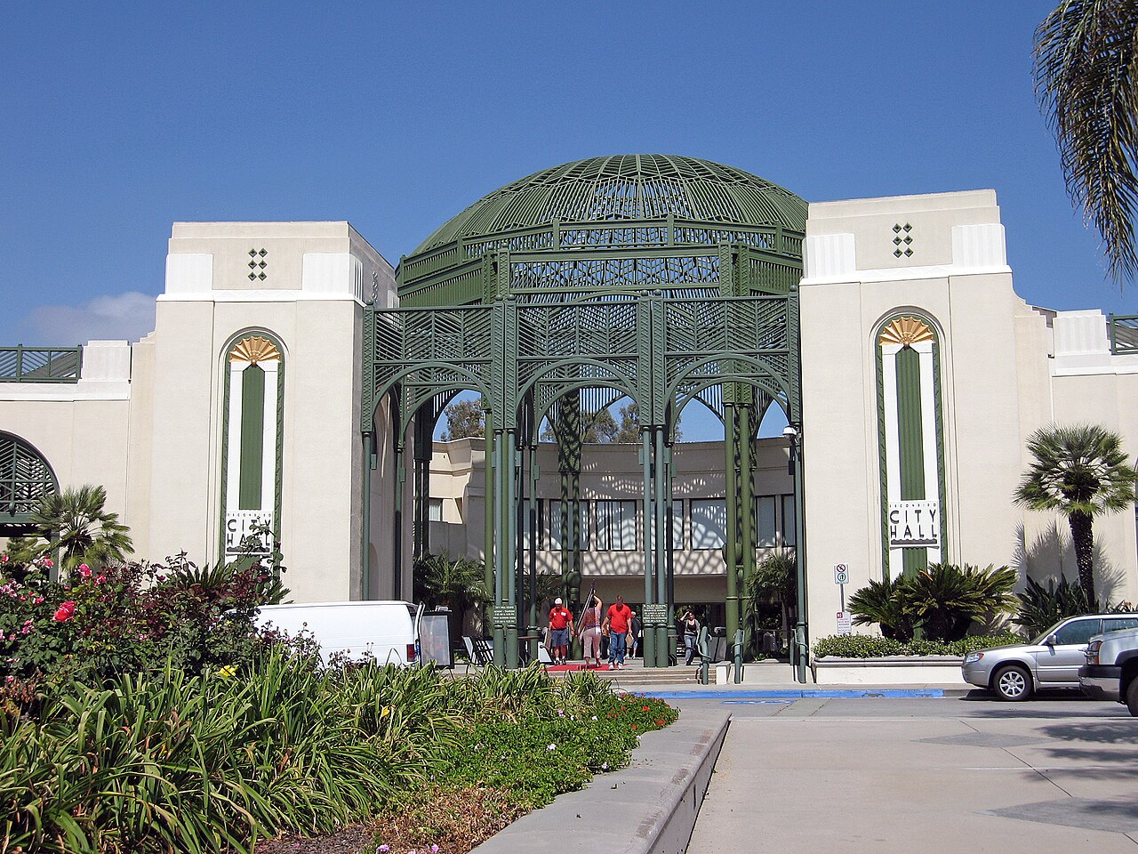 Beautiful city hall, with giant gazebo dome entry. <a href="http://www.ci.escondido.ca.us/facilities/cityhall/index.html" rel="noreferrer nofollow">Escondido Civic Center</a>