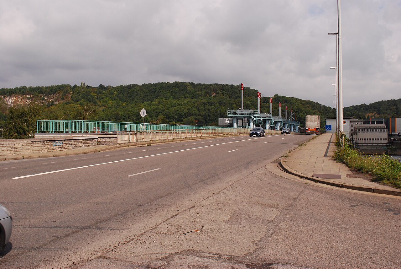 Le pont-barrage d'Ivoz-Ramet, sur la Meuse à Flémalle.