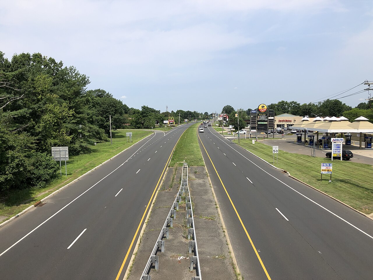 View north along U.S. Route 9 from the overpass for New Jersey State Route 33 (Freehold Bypass) in Freehold Township, Monmouth County, New Jersey