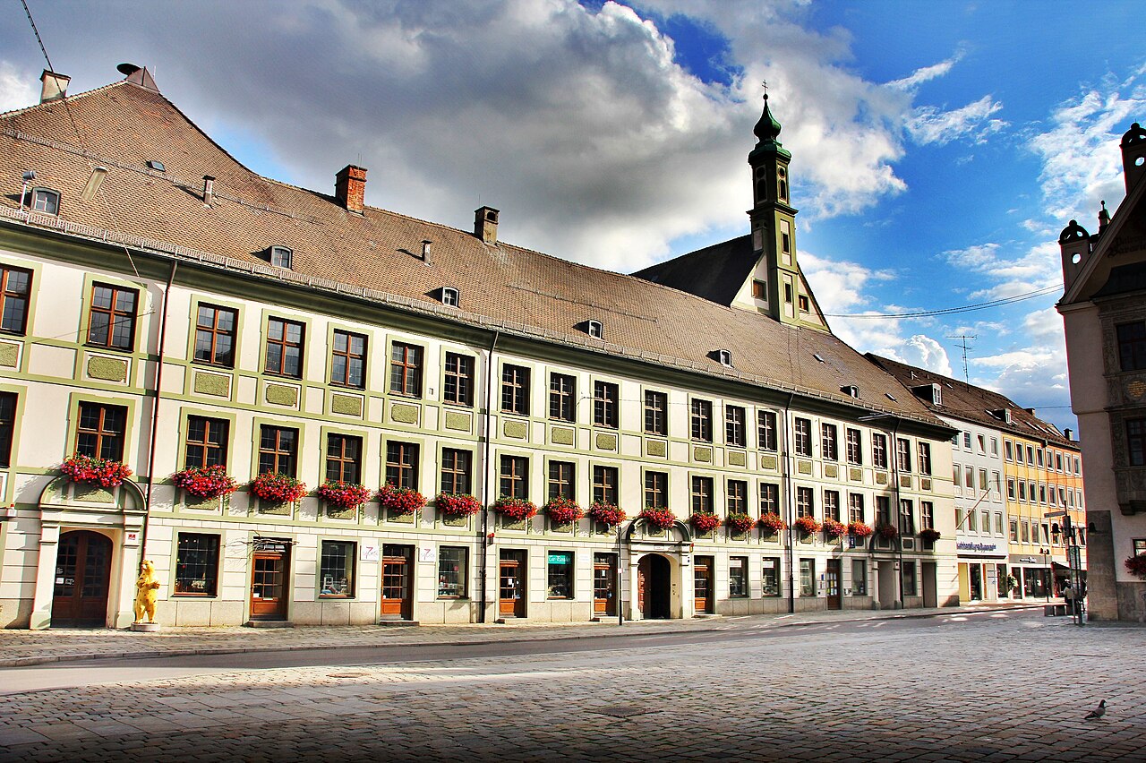This is a photograph of an architectural monument.It is on the list of cultural monuments of Bayern, no. D-1-78-124-133.