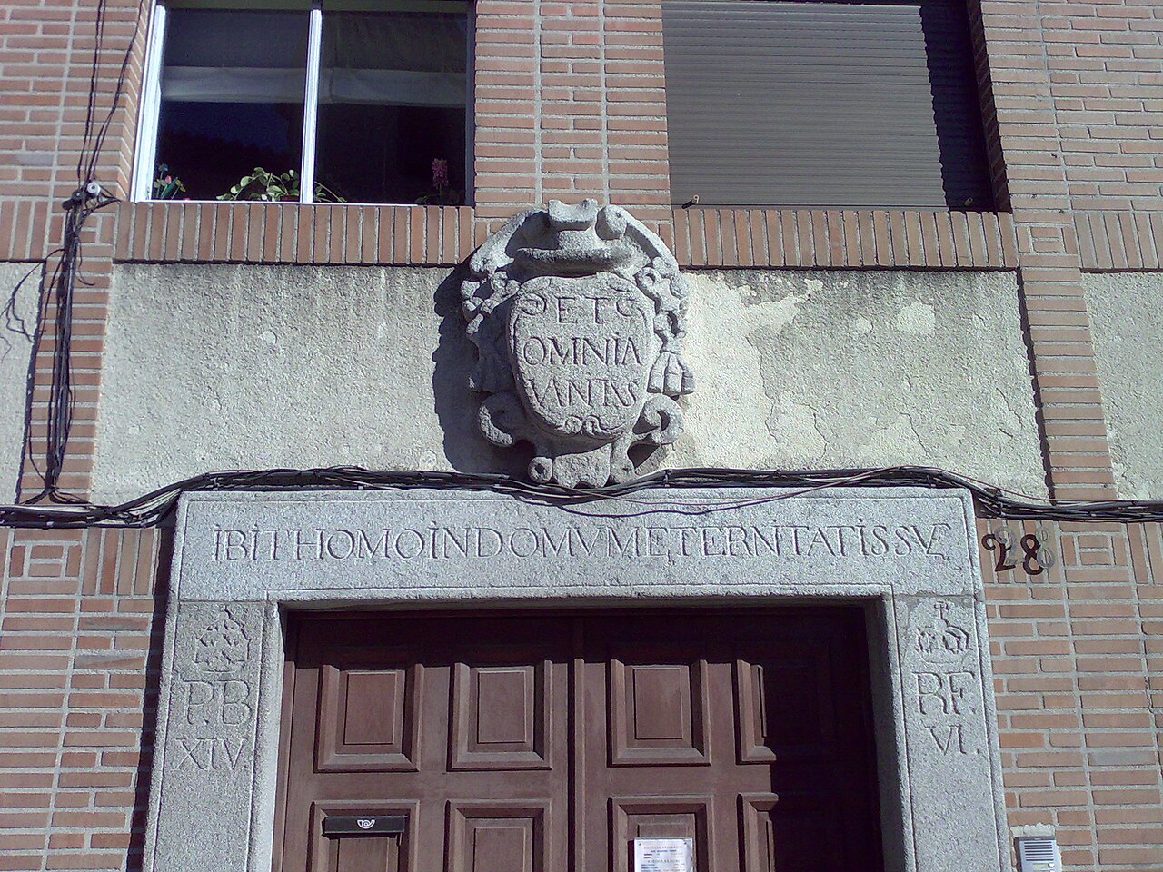Detalle puerta parroquia de Fuencarral, Madrid