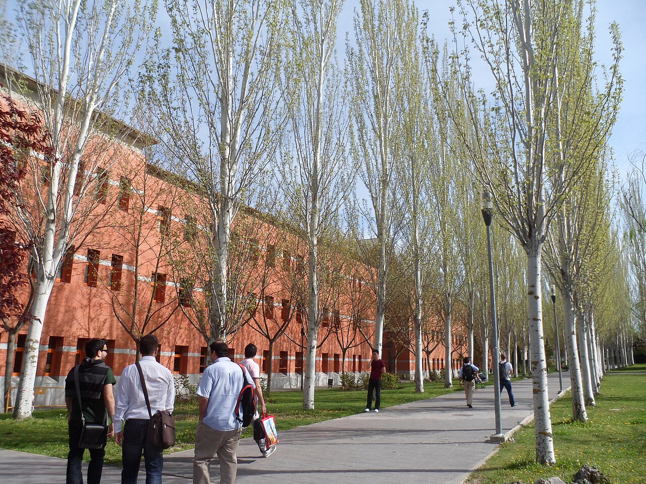 Facultad de Ciencias Jurídicas y Sociales de la Universidad Rey Juan Carlos. Campus Vicálvaro, Madrid, España.