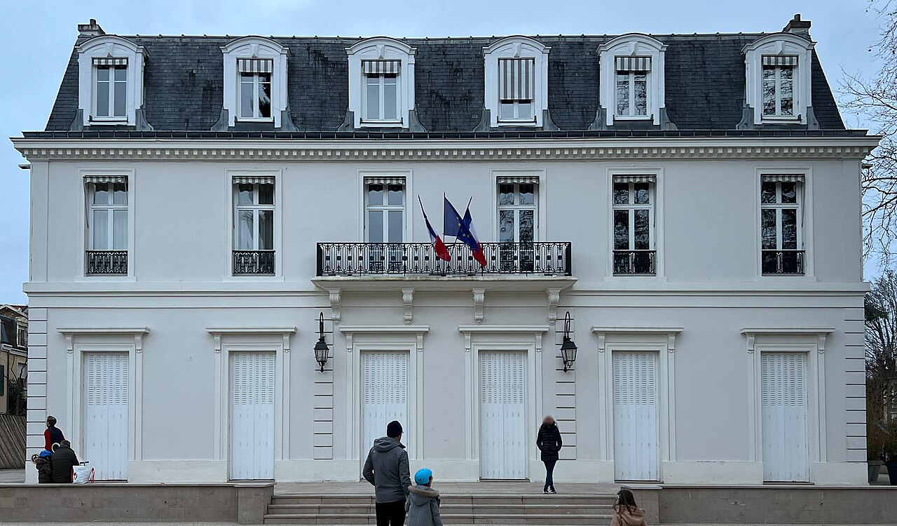 Hôtel de ville de Garches.