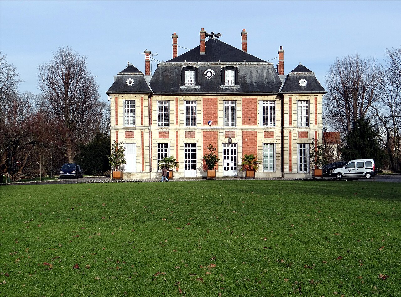 Façade du château de Gournay-sur-Marne, Seine-Saint-Denis, France.