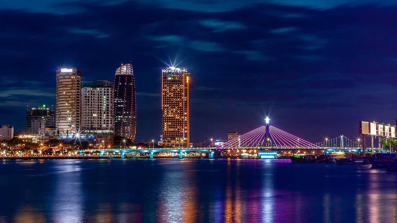 Do not confuse Han River Bridge in Da Nang, Vietnam with Hangang Bridge in Seoul, South Korea.
