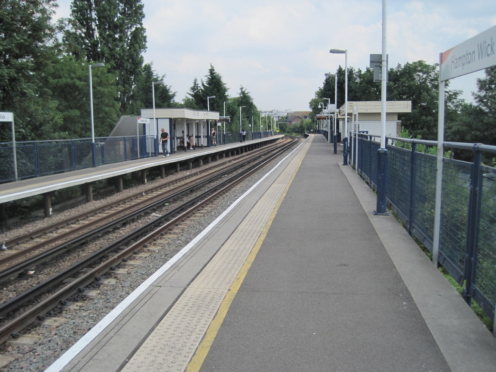 Hampton Wick railway station, Greater London