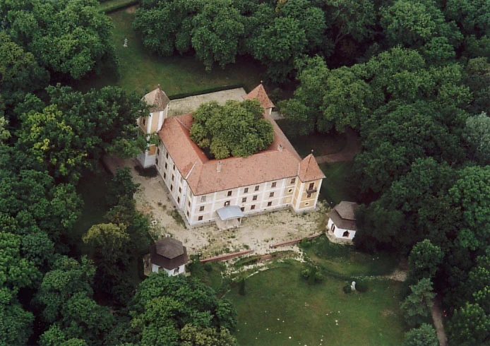 Photo of Hédervár