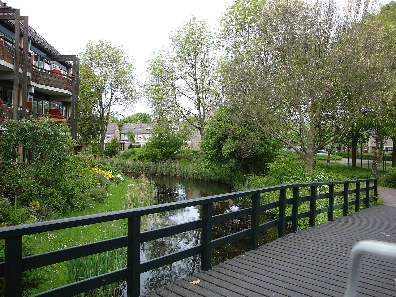 Brug tussen het hoekstuk en de vlei - Heiloo 5-5-2009