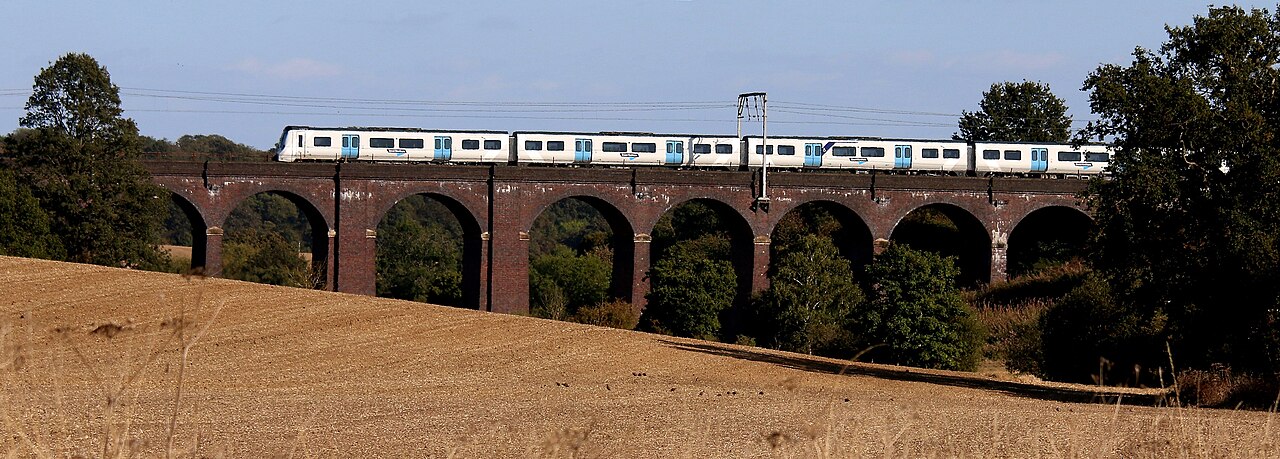 The viaduct spans a shallow valley just south of Cuffley station.