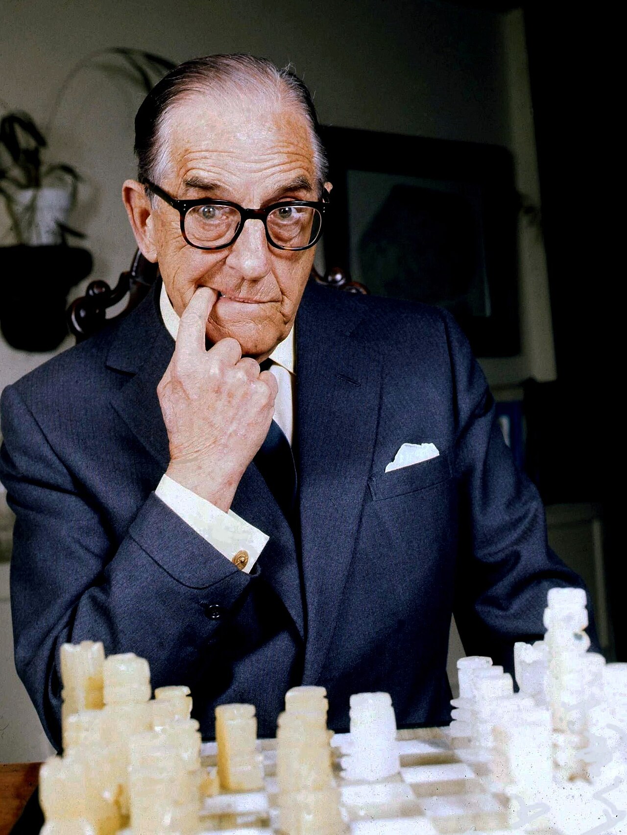 Portrait of Stanley Holloway taken at the London studio of Allan Warren
