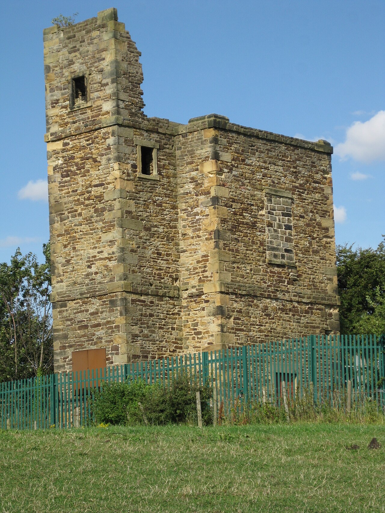 Lowe Stand, Nether Hawshaw Lane, Hoyland, South Yorkshire. Built about 1750, probably as a hunting lodge and lookout. Now partly ruined.