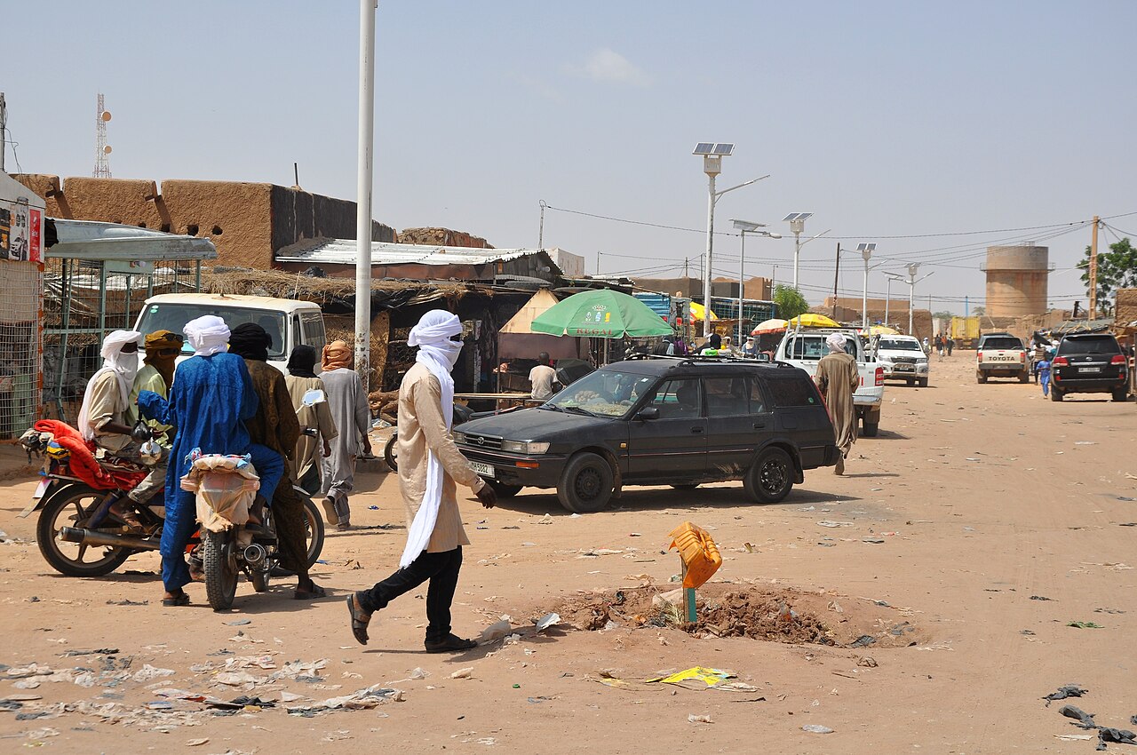 Main street in In-Gall, a town in central Niger (rural commune of In-Gall, Tchirozerine department, Agadez region).