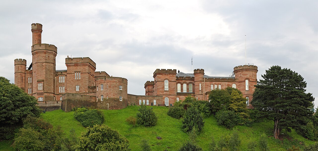 Inverness Castle vom Fluss Ness
