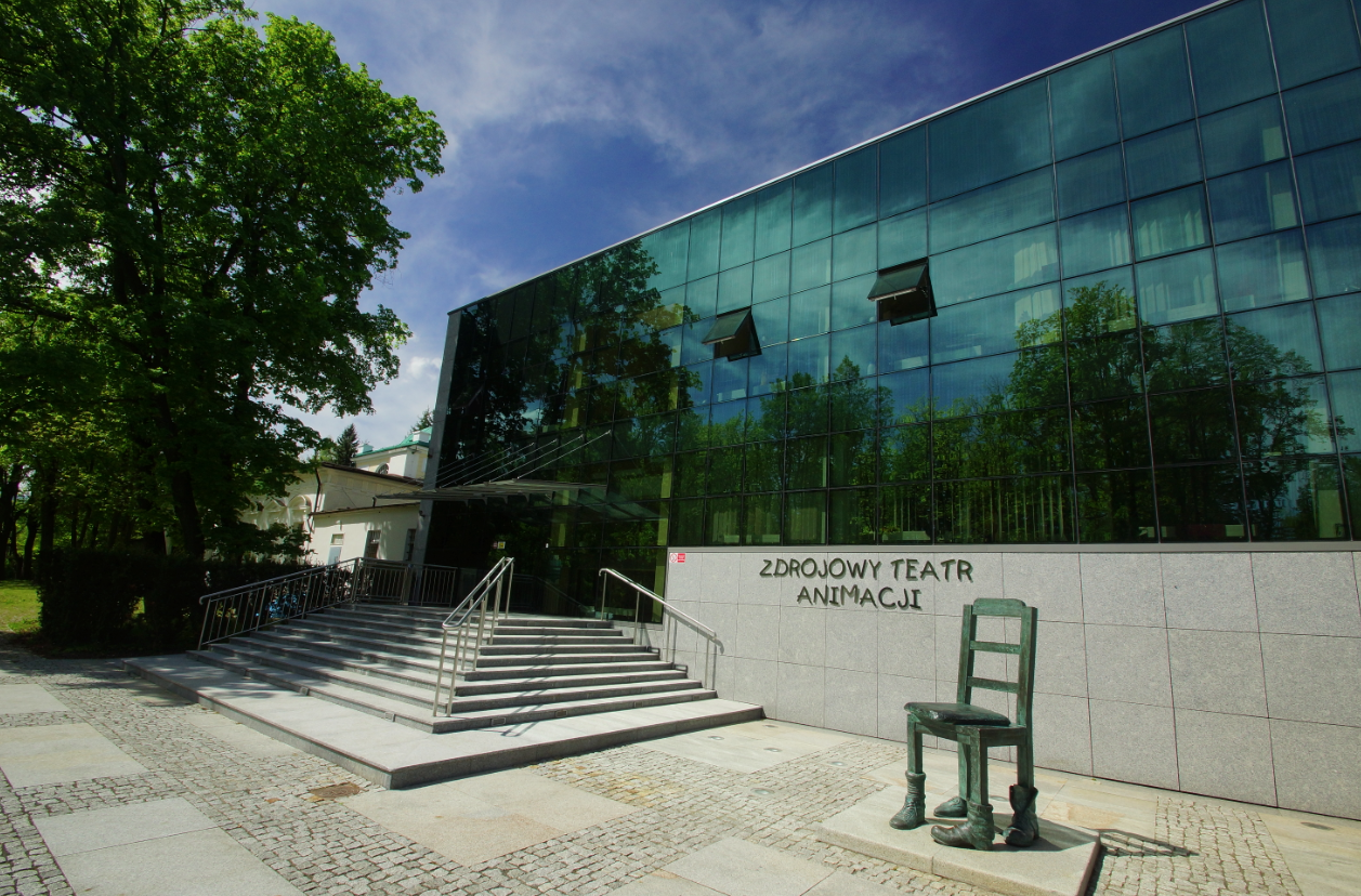 .Zdrojowy Animation Theatre - Back Entrance