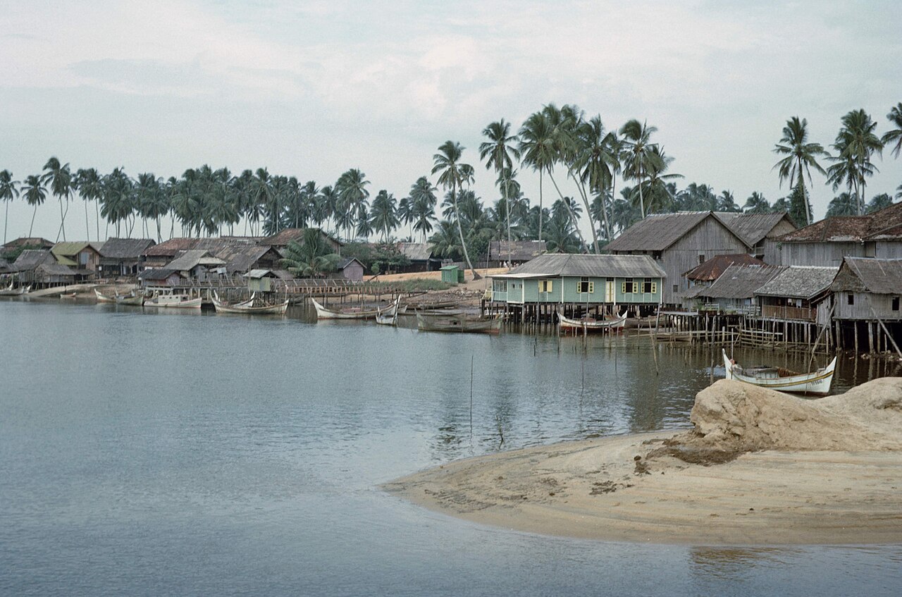 Riverside kampong on road from Kuantan to Dungun August 1964