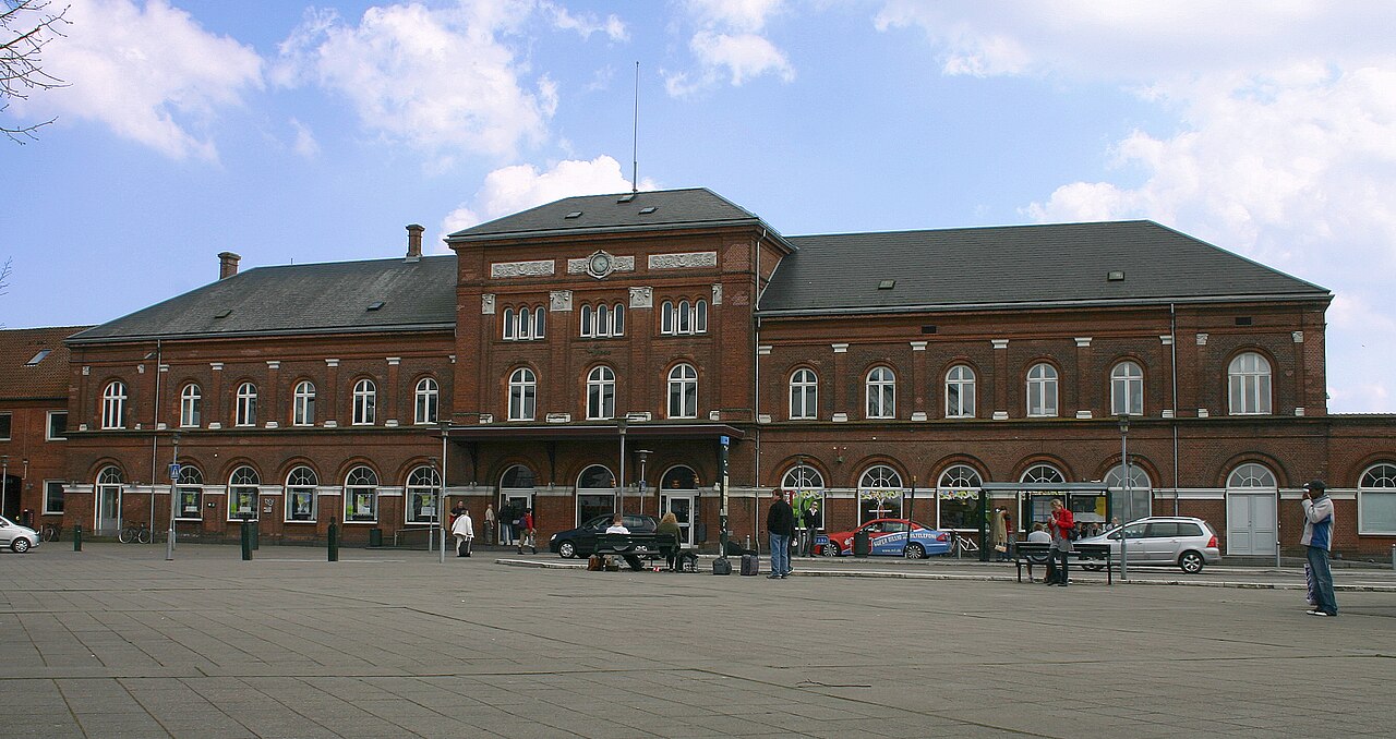 The first trainstation in Kolding was built in 1866 and later more appeared,but the biggest and only one left is Banegården from 1884.Architect is Thomas Arboe.
