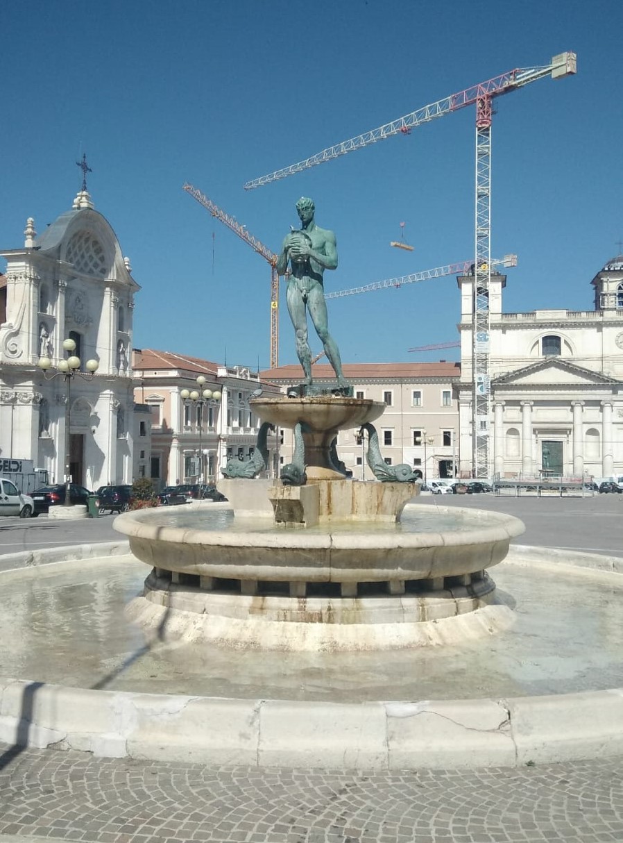 Immagine di Piazza Duomo del 18 giugno 2019, ricostruzione della piazza completa circa all'80%.