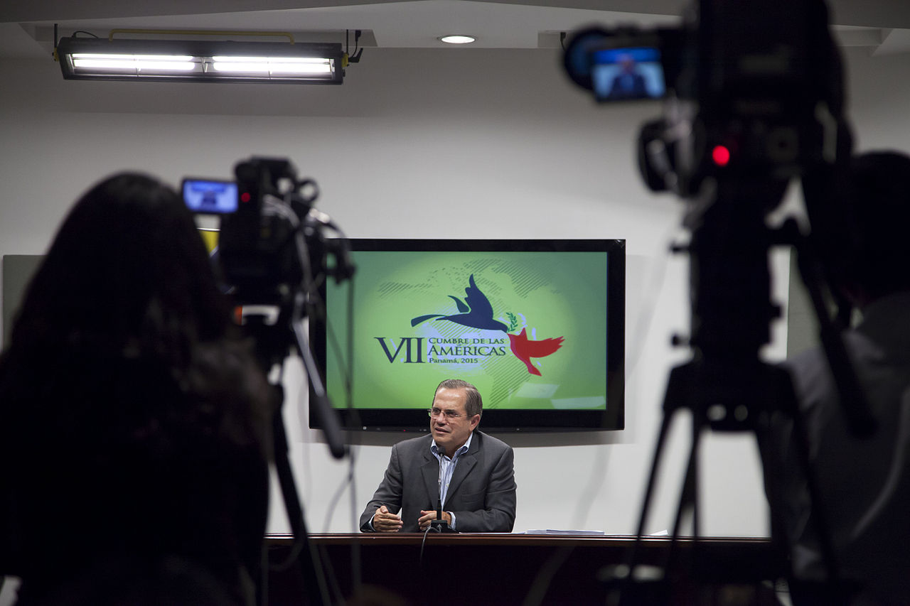 Quito, (Ecuador). 08 de abril de 2015. El Canciller, Ricardo Patiño en rueda de prensa habla sobre la posición del Ecuador en la Cumbre de la Américas que se realizará en Panamá los días 10 y 11 de abril de 2015. Carlos Pozo Albán / Cancillería Ecuador.