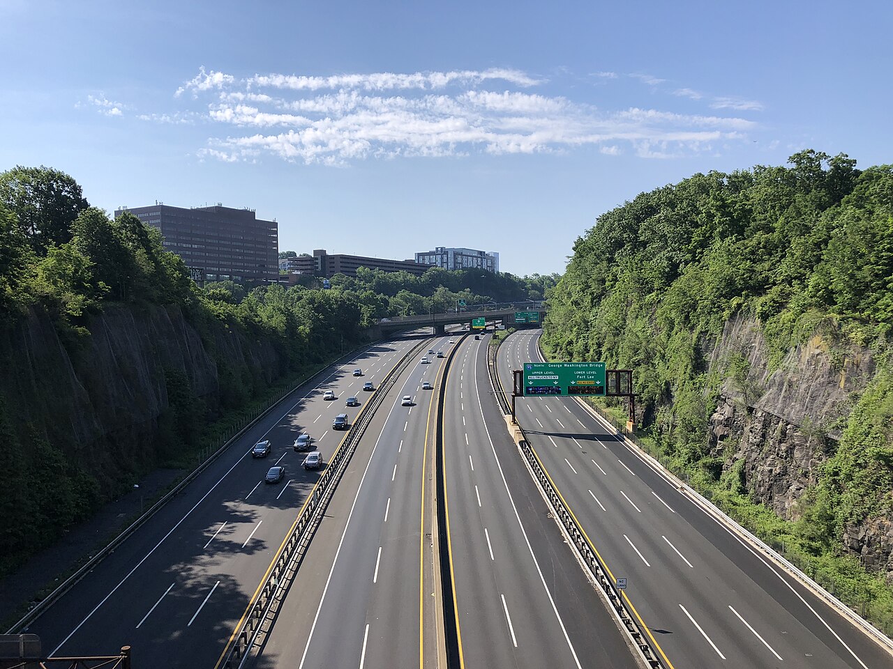 View north along Interstate 95 (Bergen-Passaic Expressway) from the overpass for Edgewood Road in Leonia, Bergen County, New Jersey
